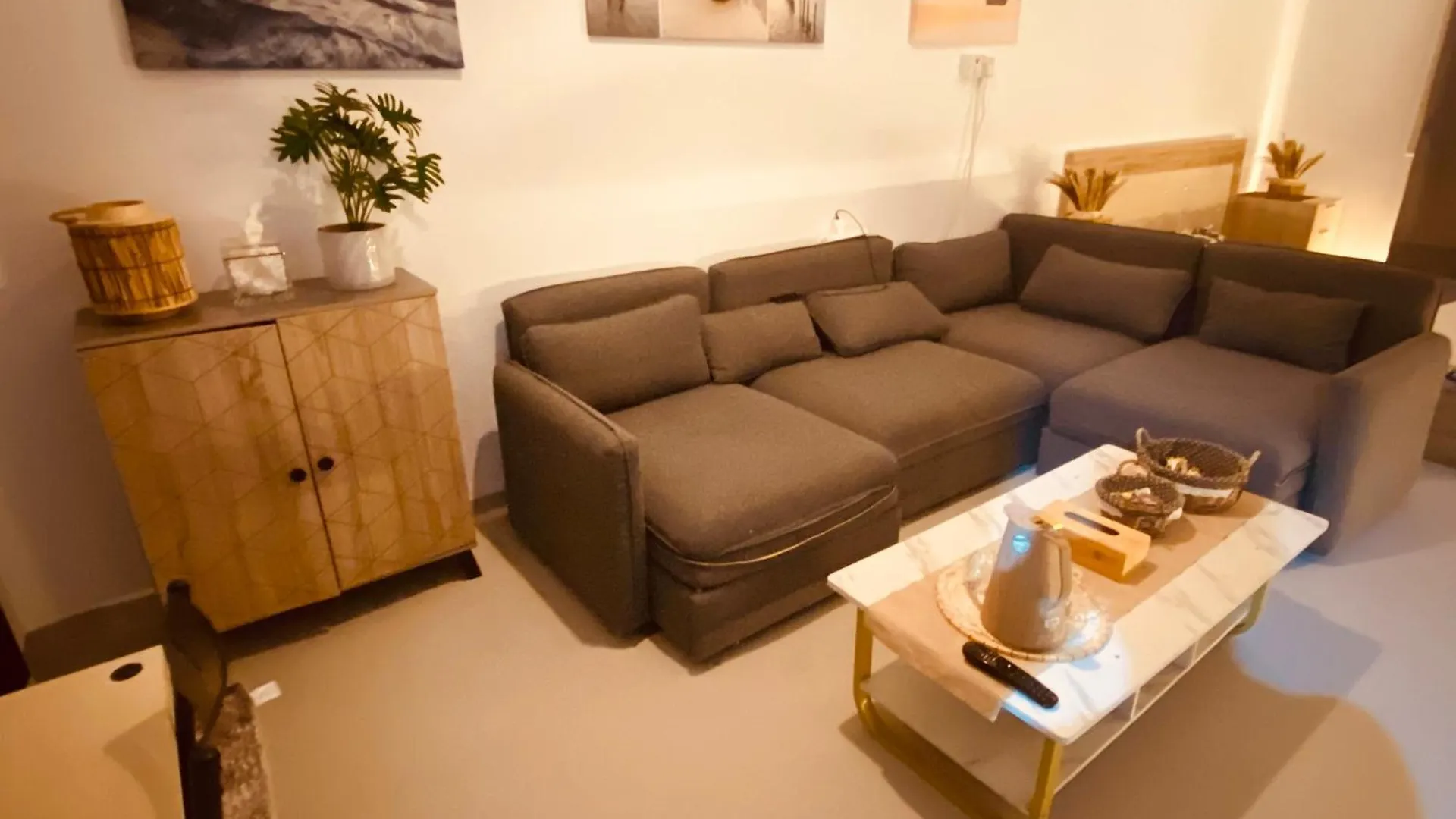 Big Studio Abu Dhabi 0*,  Förenade Arabemiraten
